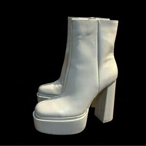 Boots Zara white